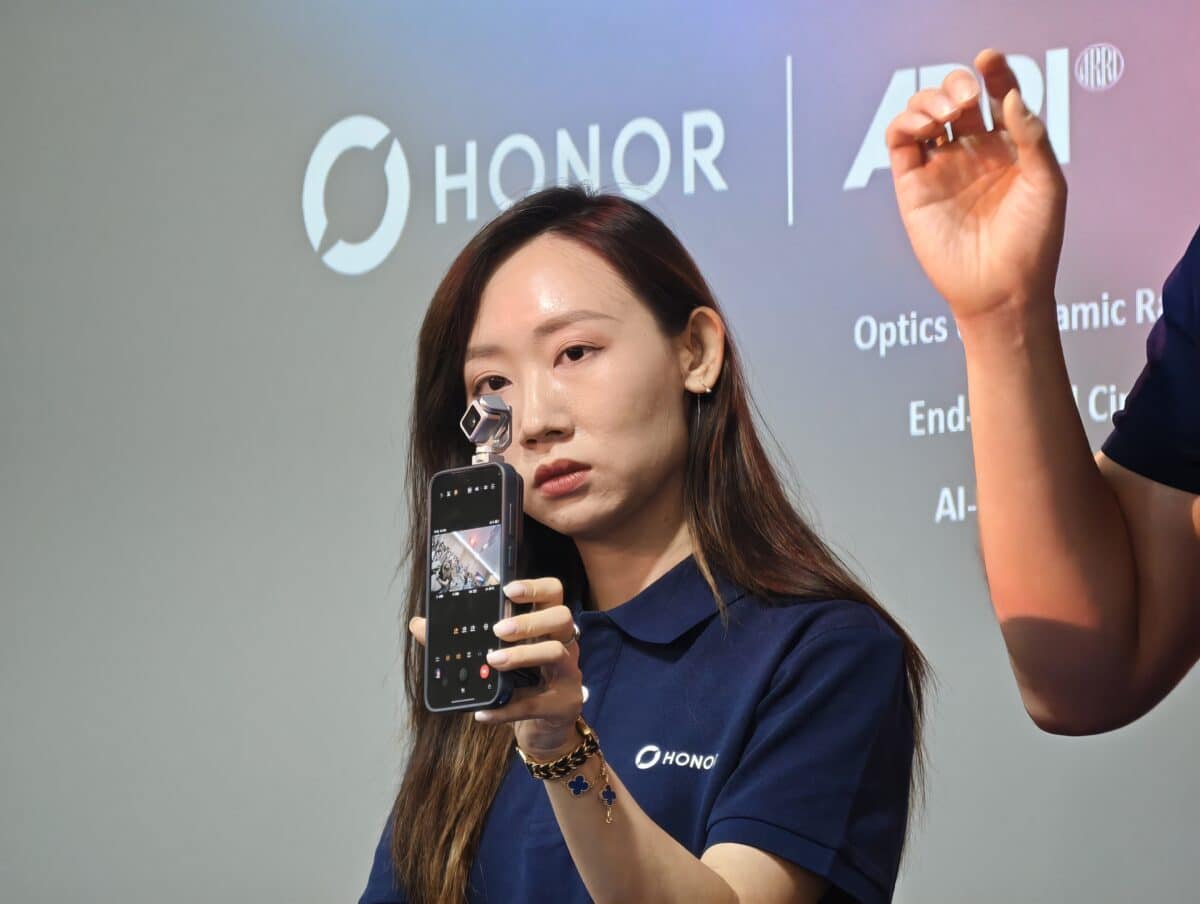 Robot Phone е само началото: HONOR ни показа какво идва след него