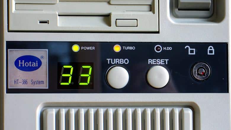 Когато компютрите имаха Turbo – бутонът, който ни лъжеше в очите