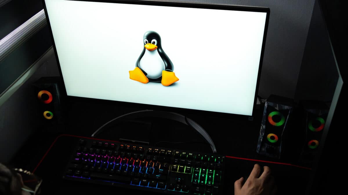 Red Hat Linux направи хиляди компютри на CERN „твърде стари“ – Debian идва на помощ