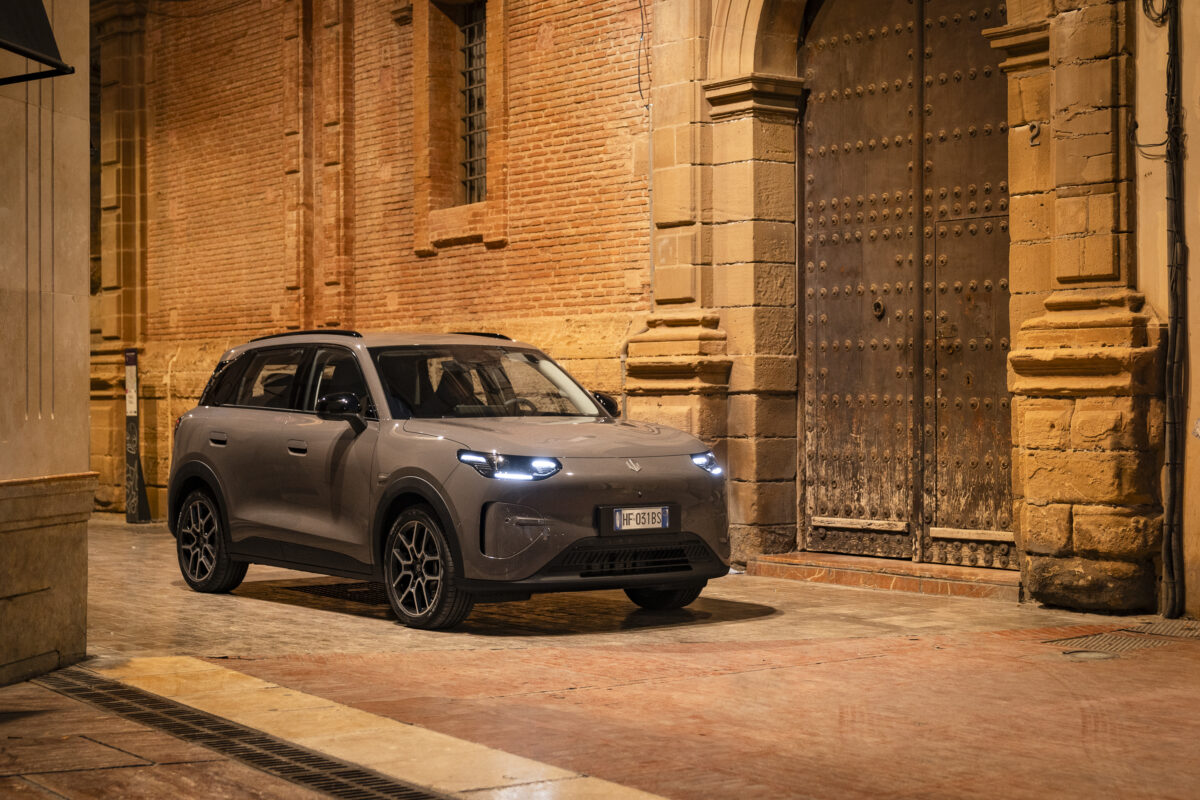 Leapmotor B03X: SUV за 23 900 евро, който се усеща по-скъп, по-бърз и по-голям