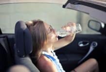 Опасна ли е водата, която е стояла дълго в нагорещена кола?