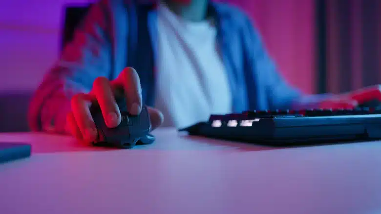 Bluetooth мишка срещу Wireless мишка: Каква е разликата и коя е по-добрата?